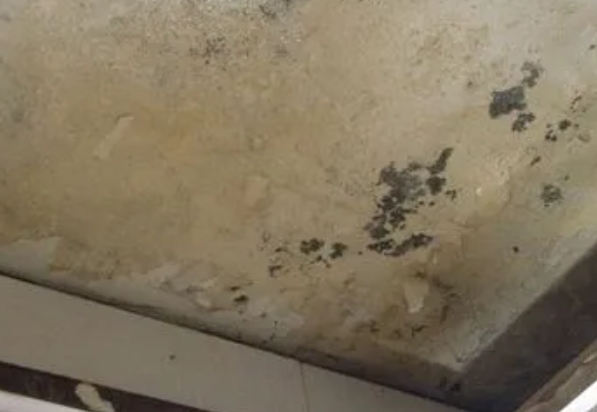 遵化阳台漏水维修公司分享下遵化卫生间渗水维修需要注意哪些问题。